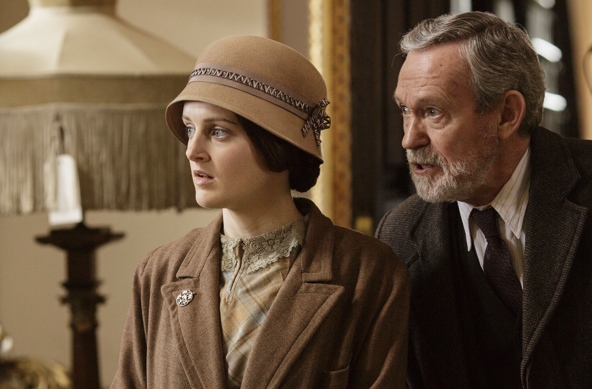 Daisy (Sophia McShera) and Mr. Mason (Paul Copley)