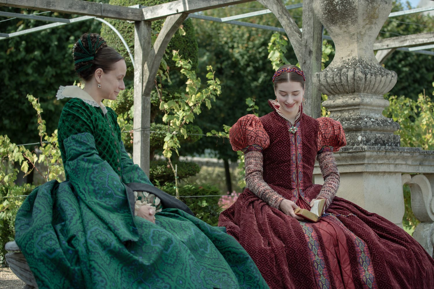 Catherine (Samantha Morton) gives Mary (Antonia Clarke) bad news about her wedding to the Dauphin.