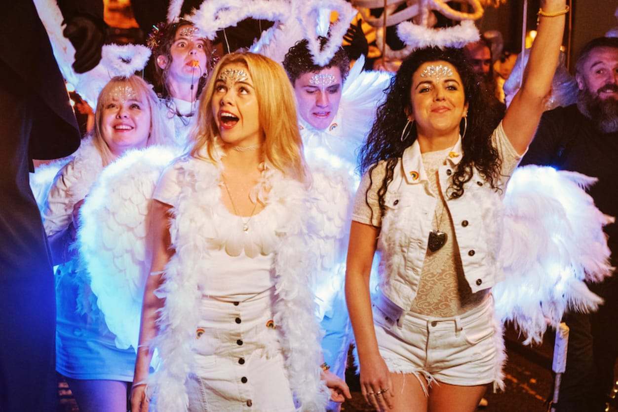 Saoirse-Monica Jackson and Jamie-Lee O'Donnell in "Derry Girls' Season 3&nbsp;