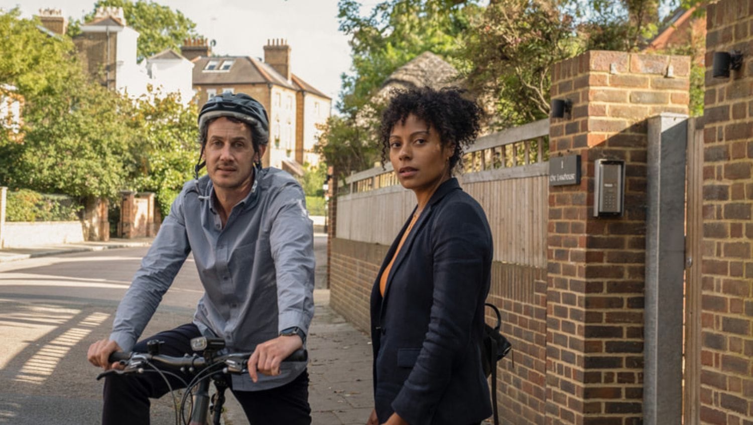 Dustin Demri-Burns and Rosalind Eleazar as Min Harper and Louisa Guy in 'Slow Horses'