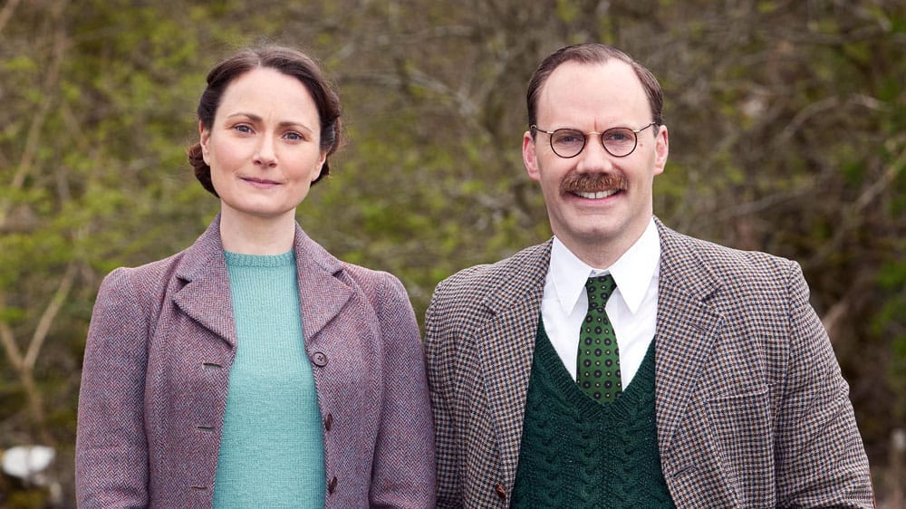 Mrs. Hall (Anna Madeley) and Gerald Hammon (Will Thorp).