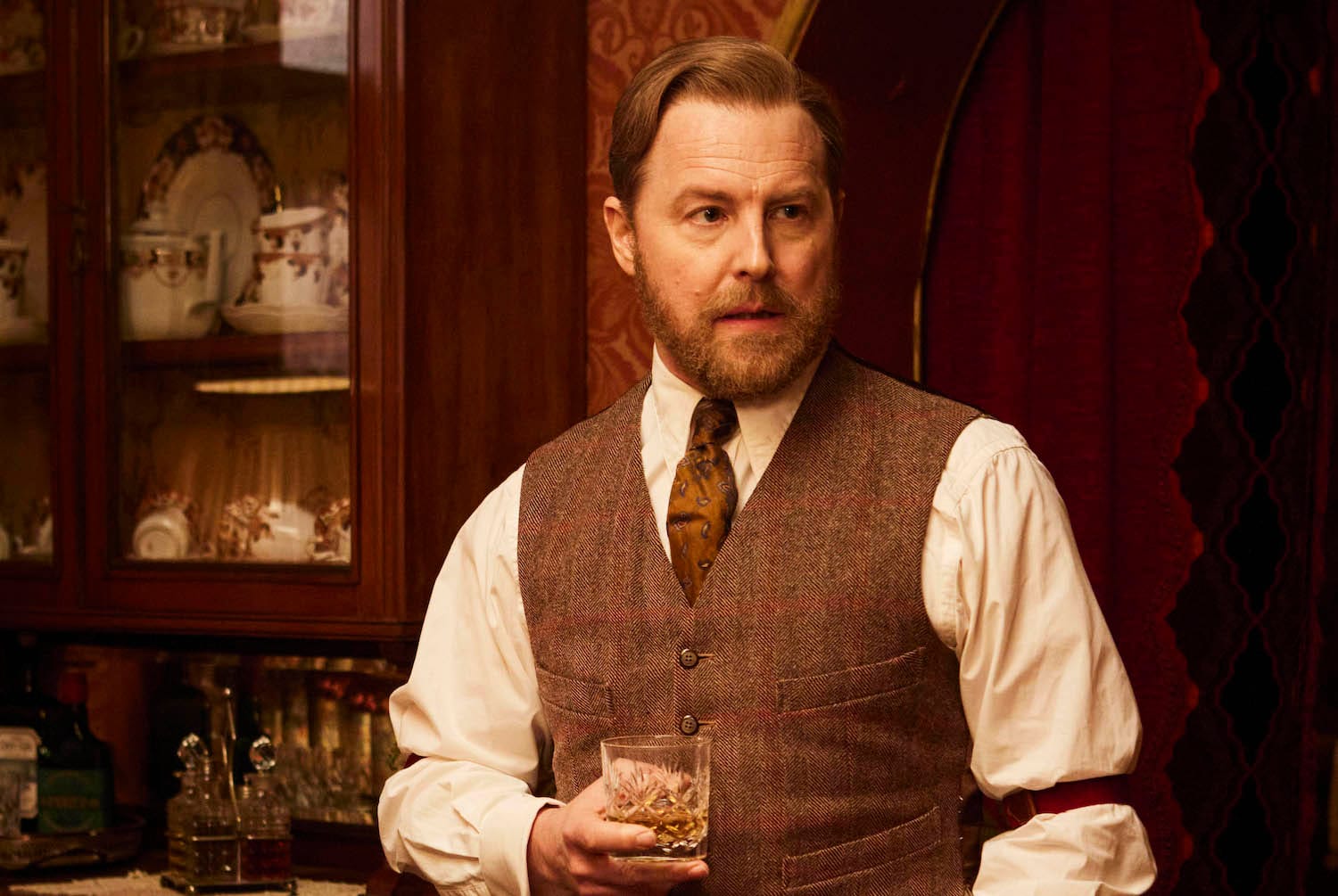 Siegfried Farnon (Samuel West).