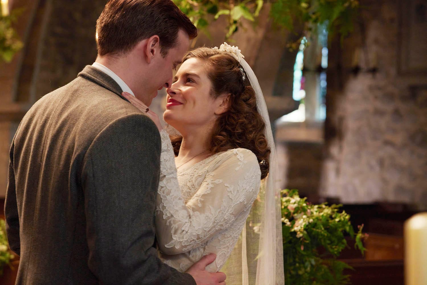 James Herriot (Nicholas Ralph) and Helen Alderson (Rachel Shenton).