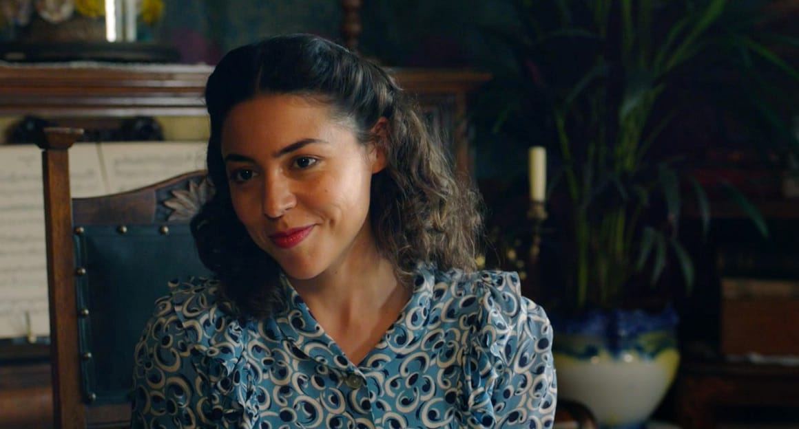 Florence Pandhi (Sophie Khan Levy).