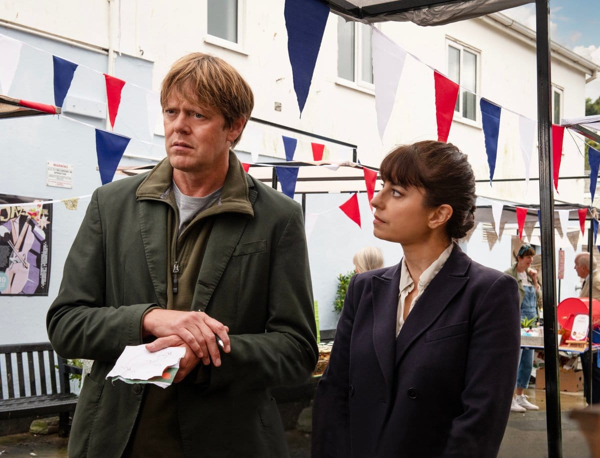 DI Humphrey Goodman (Kris Marshall) and DS Esther Williams (Zahra Ahmadi).