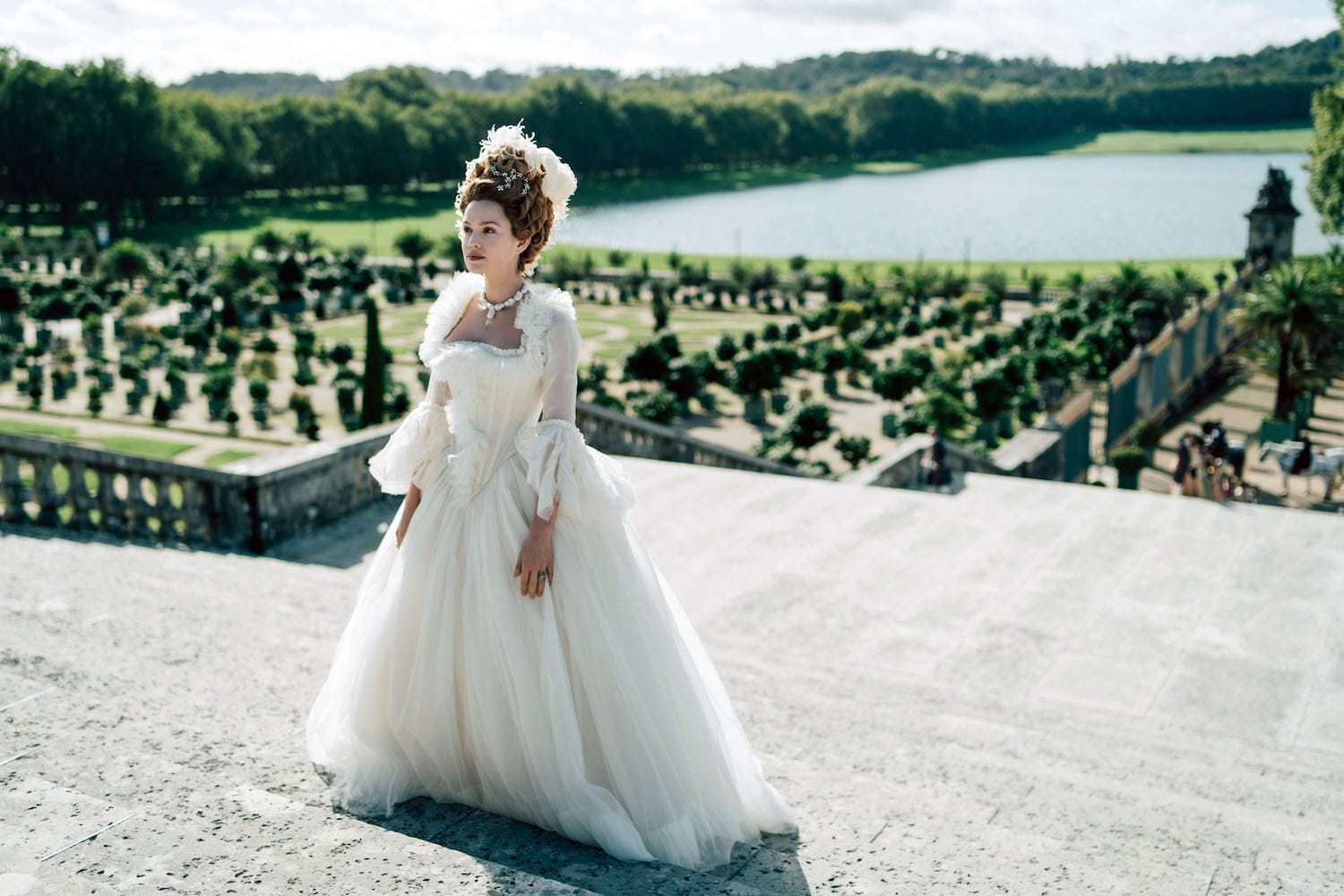 Emilia Schüle in "Marie Antoinette"