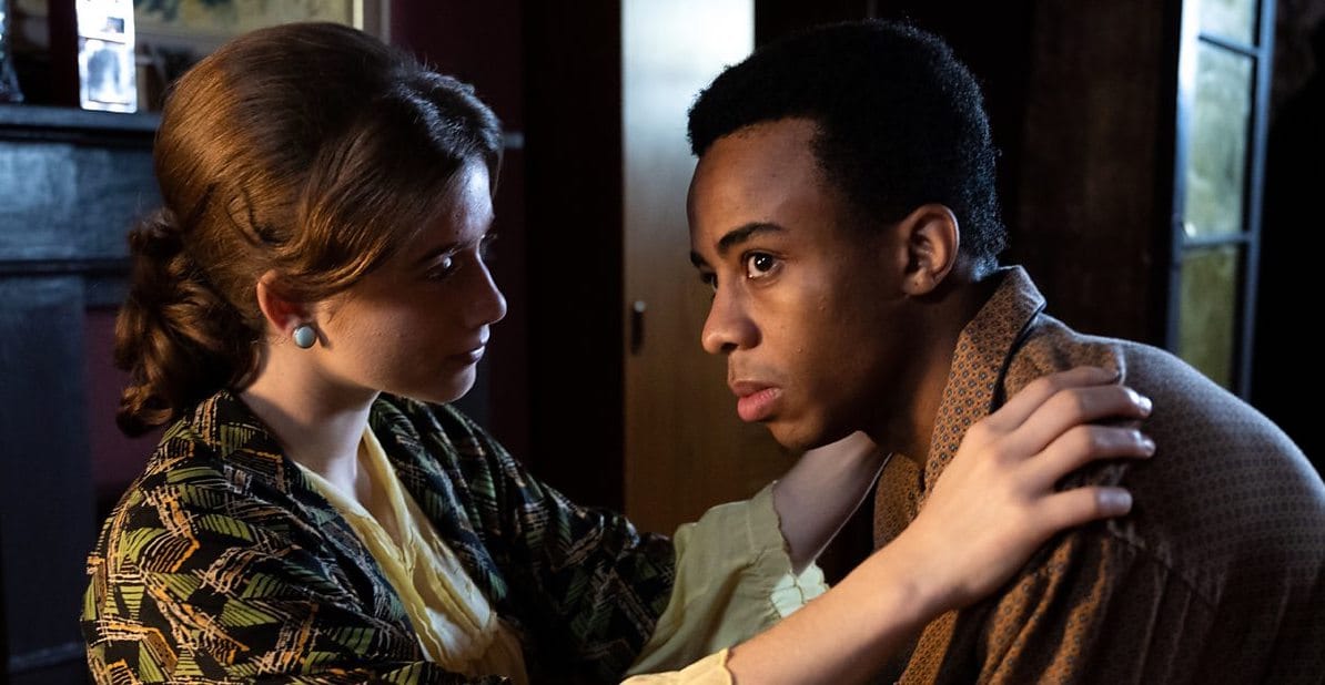 Jill Mellor (Justine Moore) and Spencer Wray (Keenan Munn-Francis)