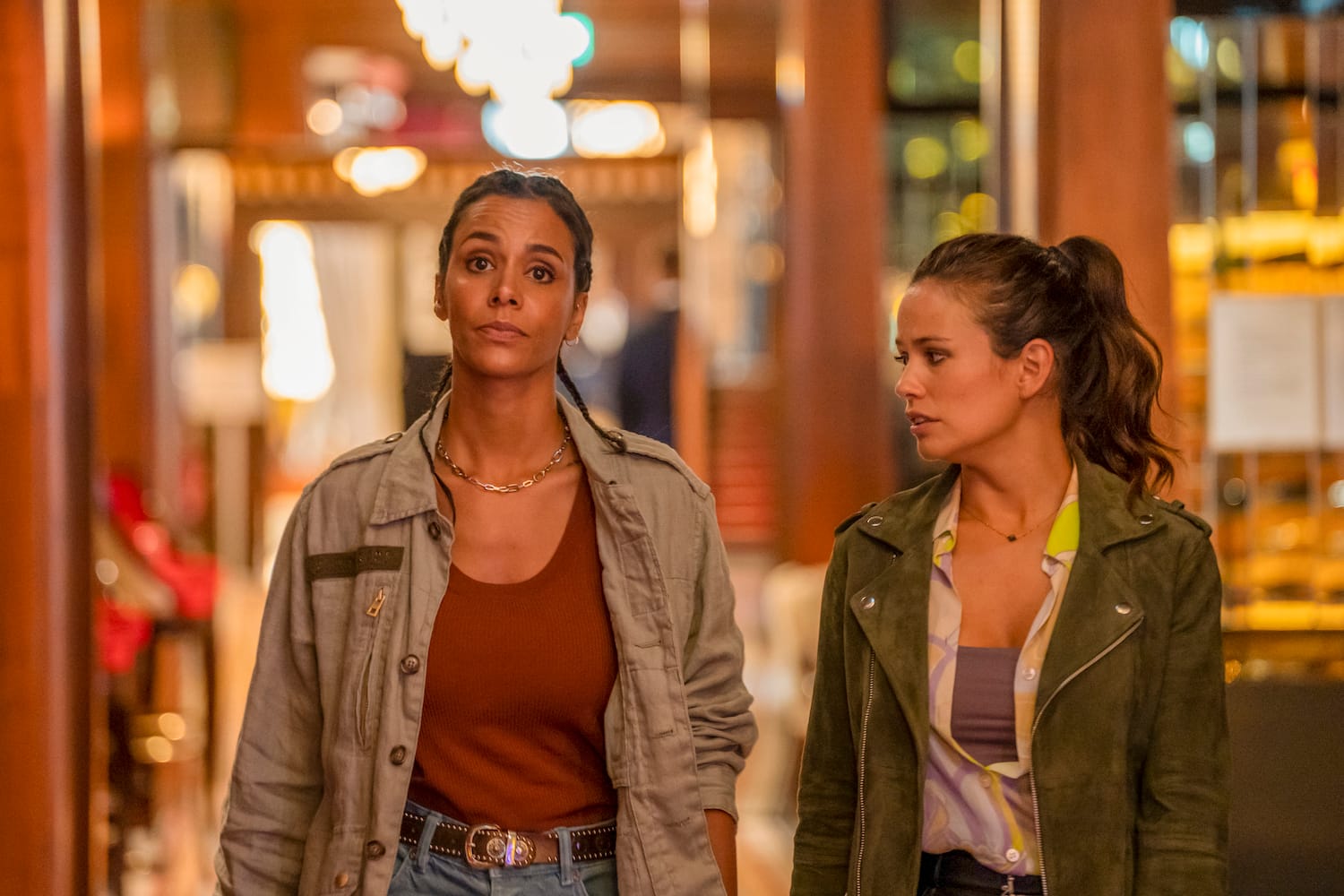 Camille Delmasse (Lucie Lucas) and Léa Robert (Tamara&nbsp;Marthe).