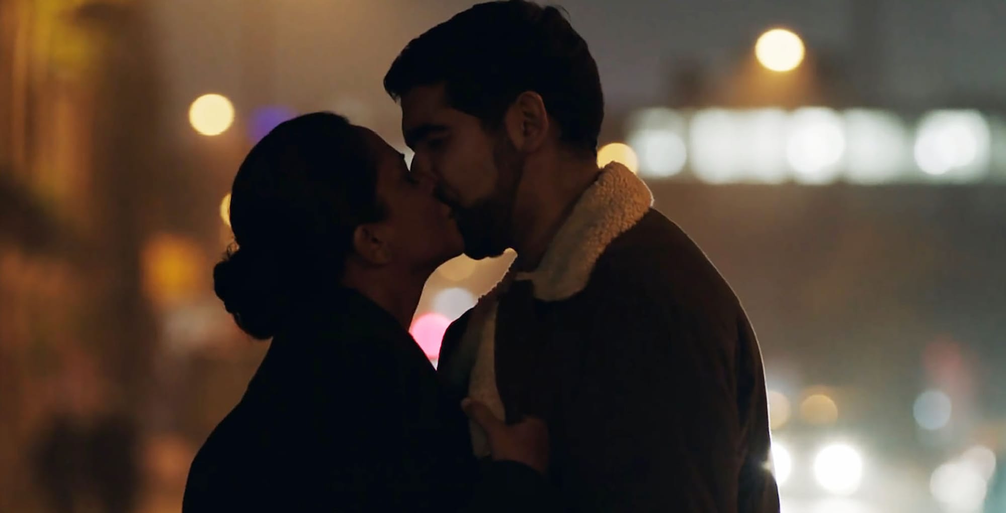 Parminder Nagra as D.I. Rachita Ray and Maanuv Thiara as P.S. Tony Khatri kissing in 'DI Ray'&nbsp;