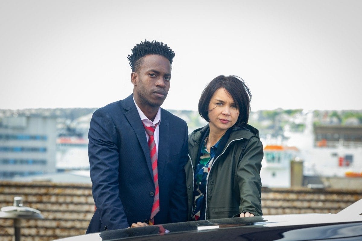 Lara "Bart" Bartlett (Hannah Donaldson), Davis Lindo (Romario Simpson).