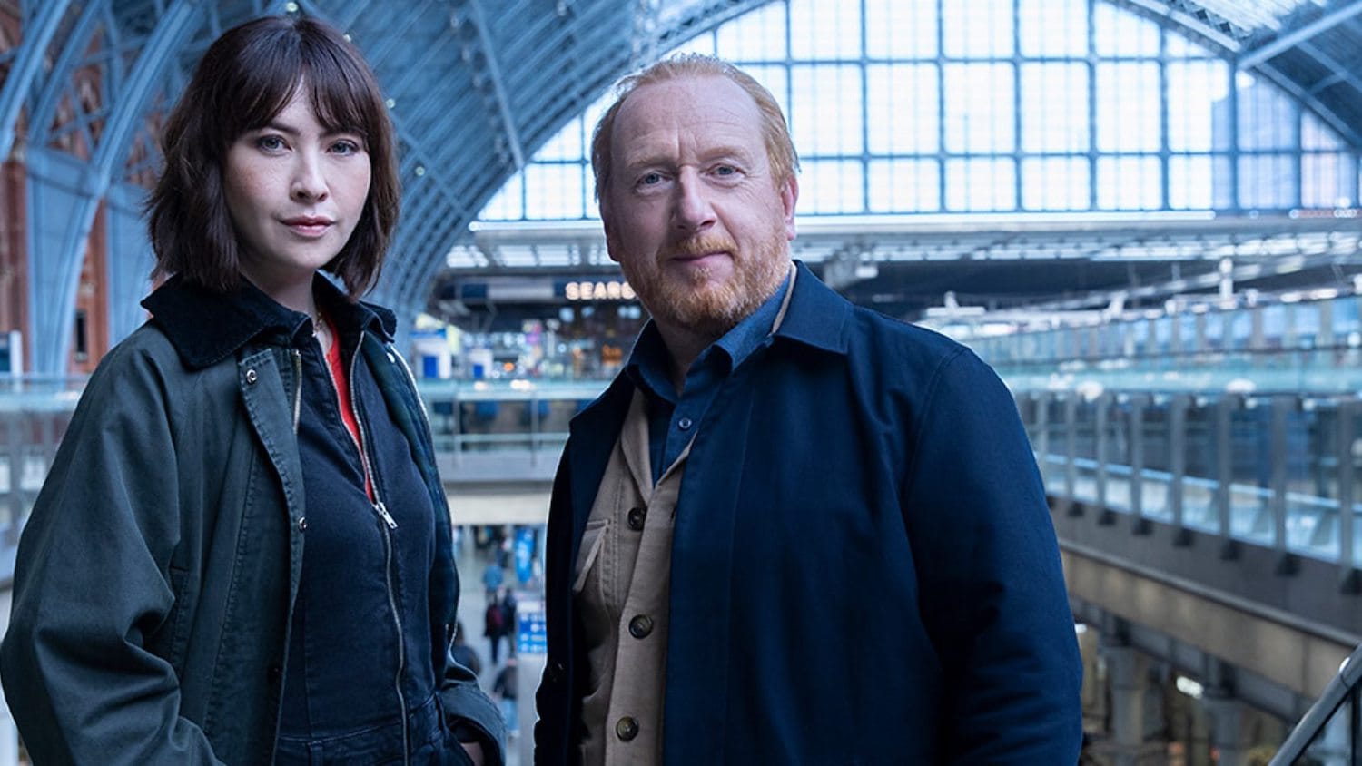 DI Max Arnold (Adrian Scarborough) and DC Layla Walsh (Vanessa Emme) at St. Pancras.