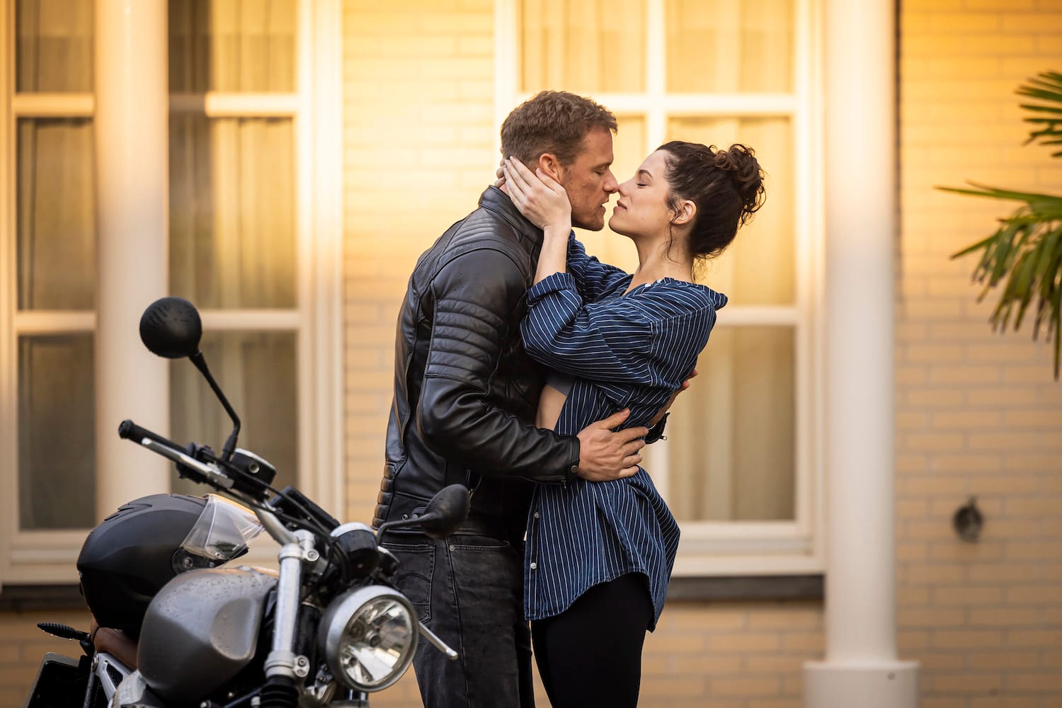 &nbsp;Sam Heughan and Jessica De Gouw in "The Couple Next Door"