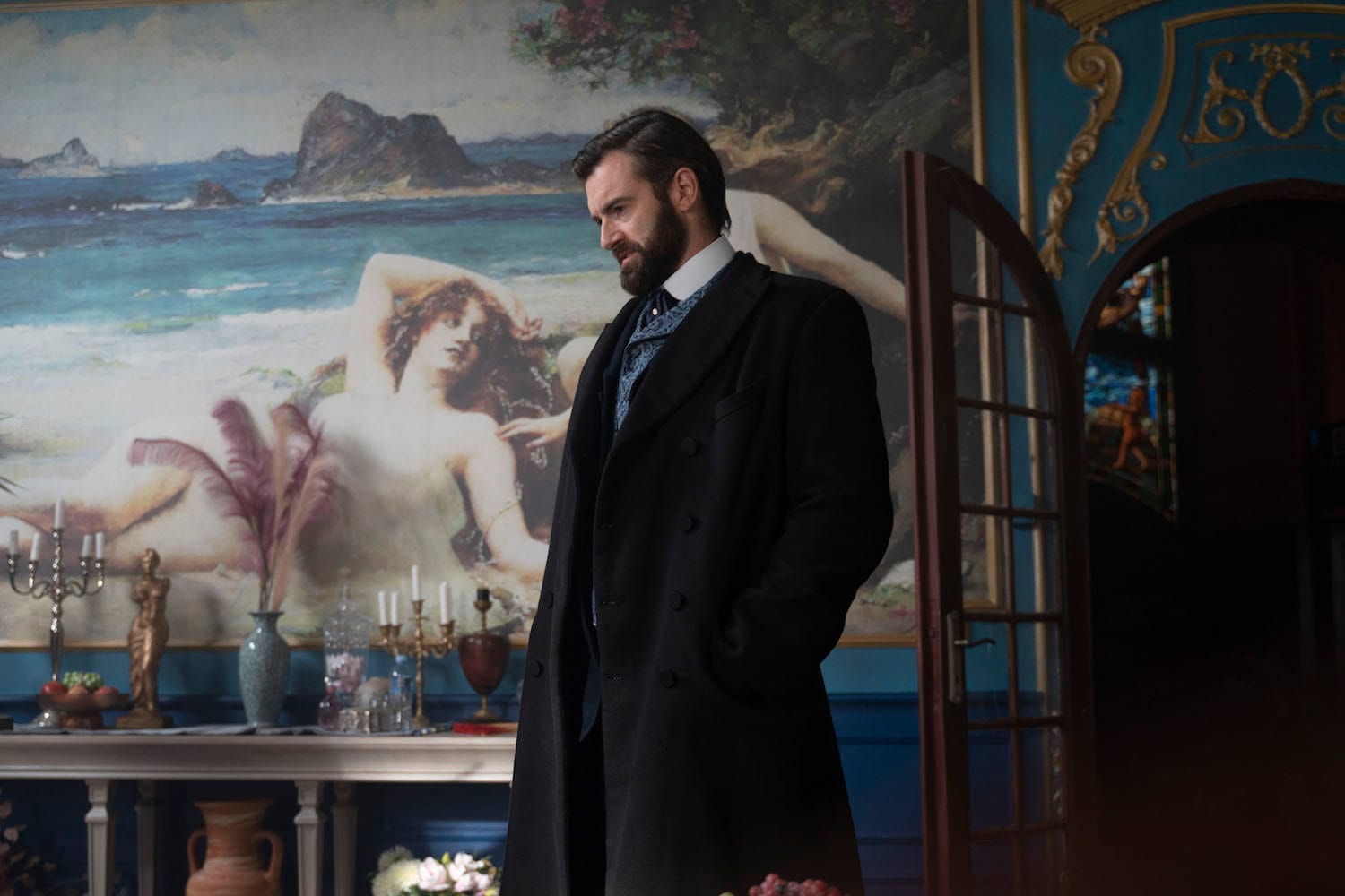 Stuart Martin in "Miss Scarlet &amp; the Duke" Season 4