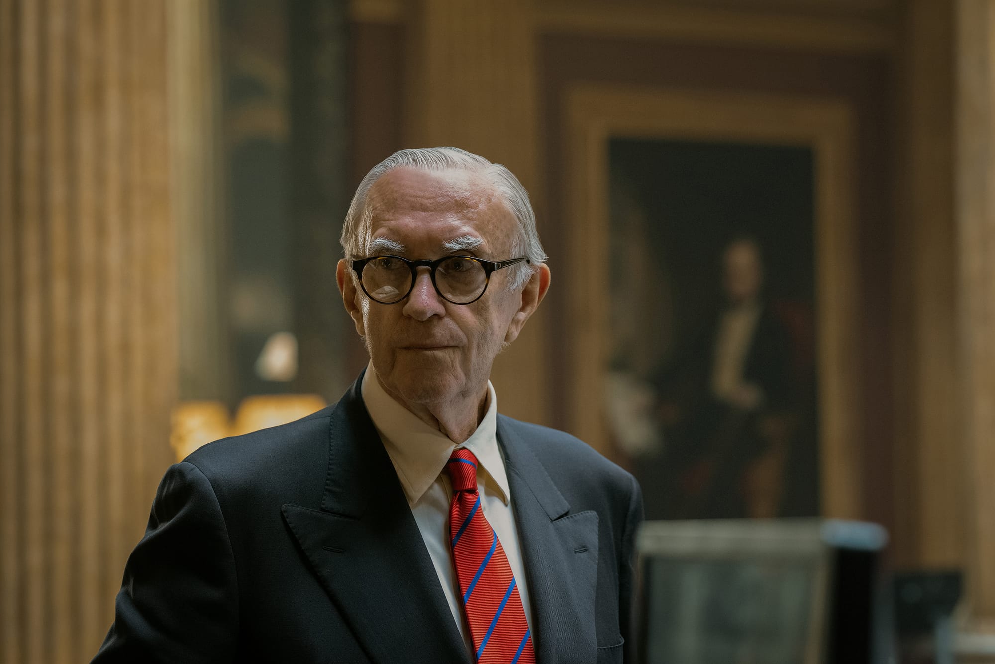 Jonathan Pryce as David Cartwright, losing his memory in Slow Horses Season 3