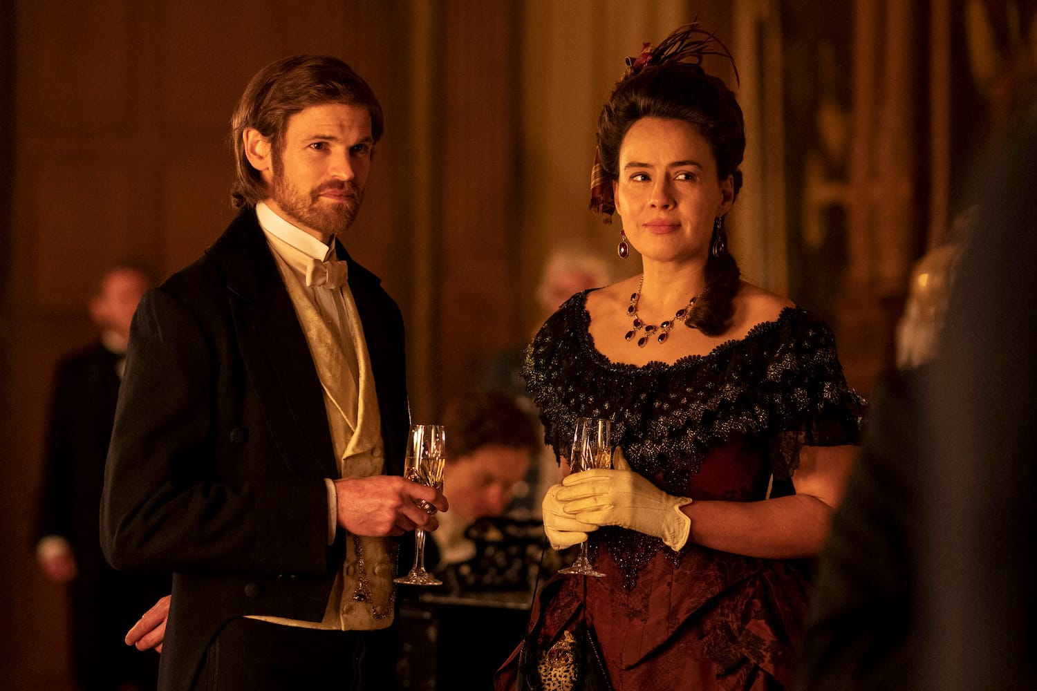 Benjamin Wainwright and Sophie Winkleman in "Belgravia: The Next Chapter"