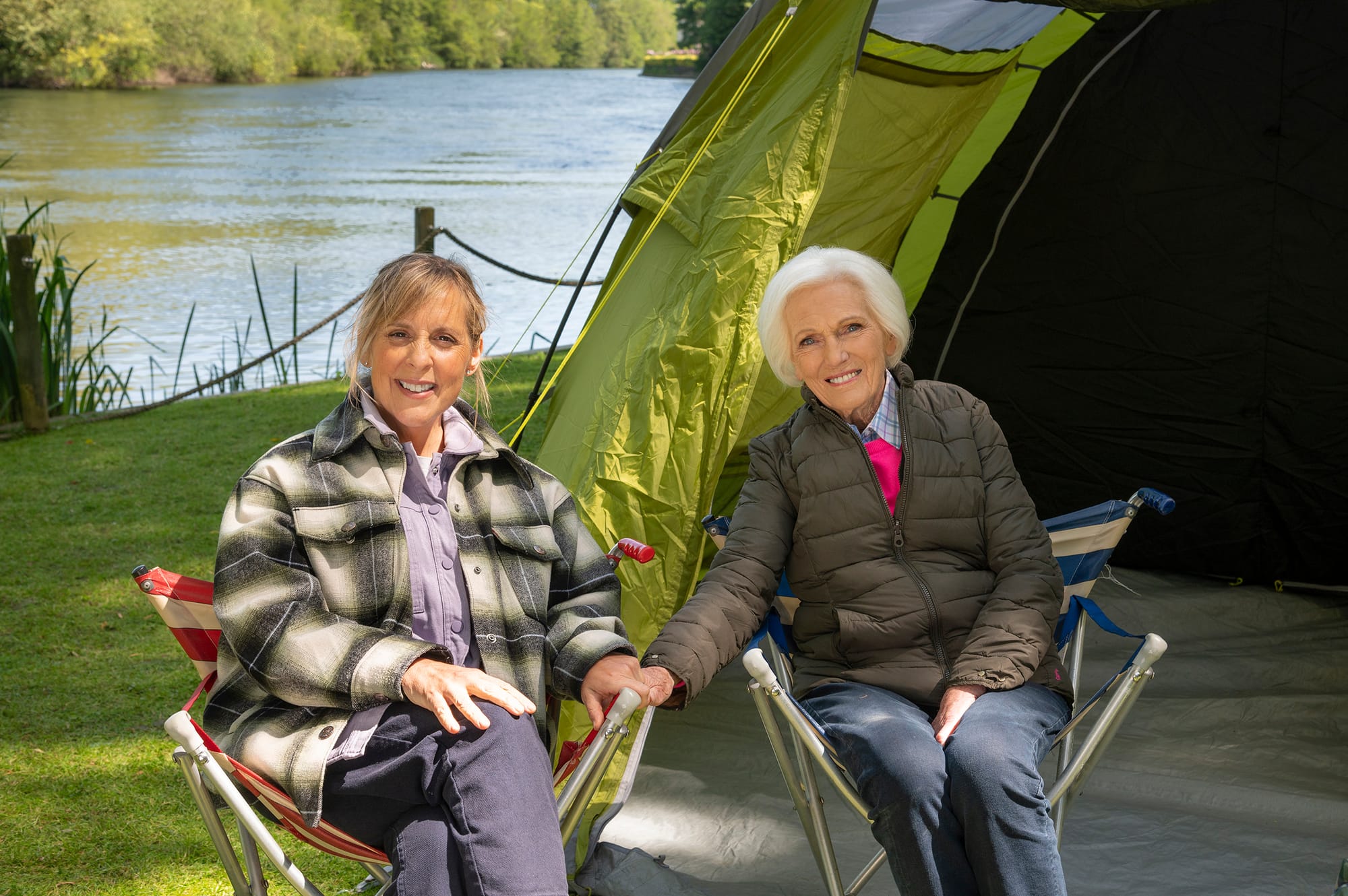 Mel Giedroyc and Mary Berry in 'Mary Berry Makes It Easy'