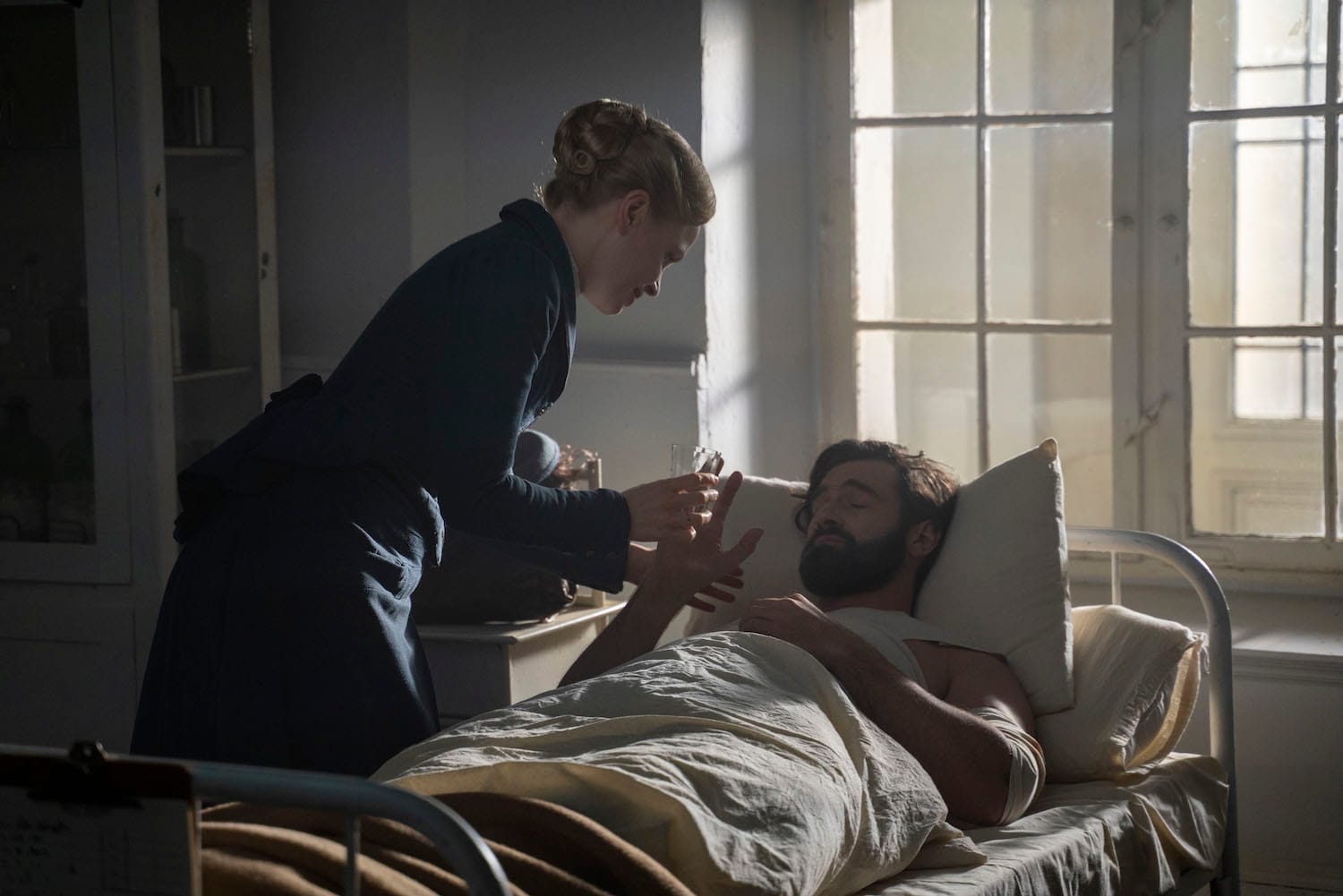 Kate Phillips and Stuart Martin in "Miss Scarlet &amp; the Duke' Season 4