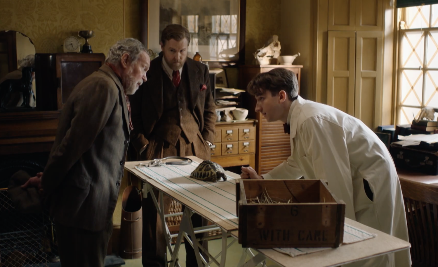 Ned Clough (Paul Copley), Bernard the tortoise, Siegfried Farnon (Samuel West) and Richard Carmody (James Anthony-Rose).