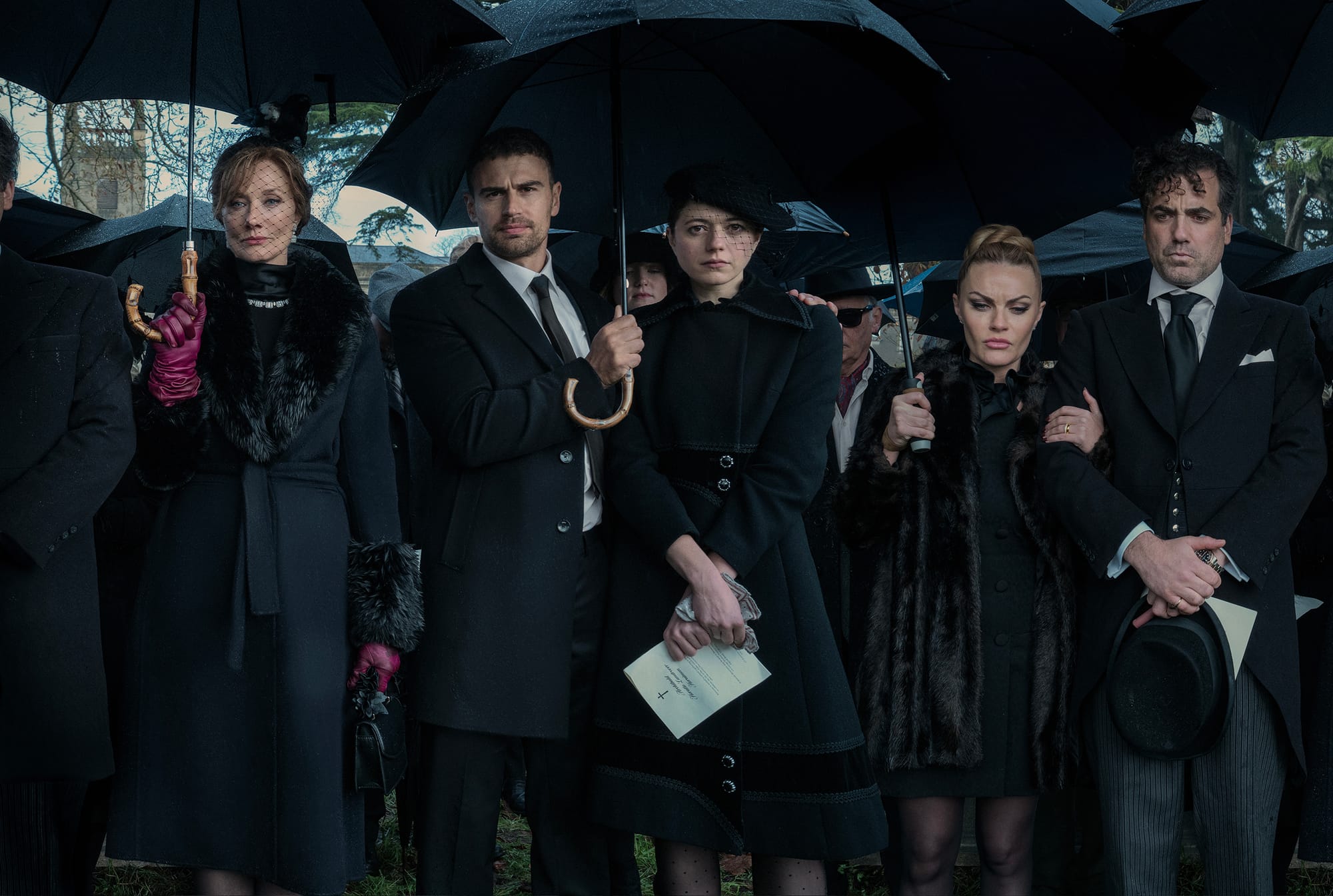Joely Richardson as Lady Sabrina, Theo James as Eddie Horniman, Jasmine Blackborow as Charly Horniman, Chanel Cresswell as Tammy Horniman &amp; Daniel Ings as Freddy Horniman in 'The Gentlemen' Season 1