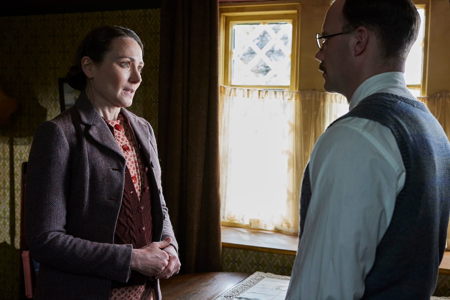 Mrs. Hall (Anna Madeley) and Gerald Hammond (Will Thorpe) break up again.