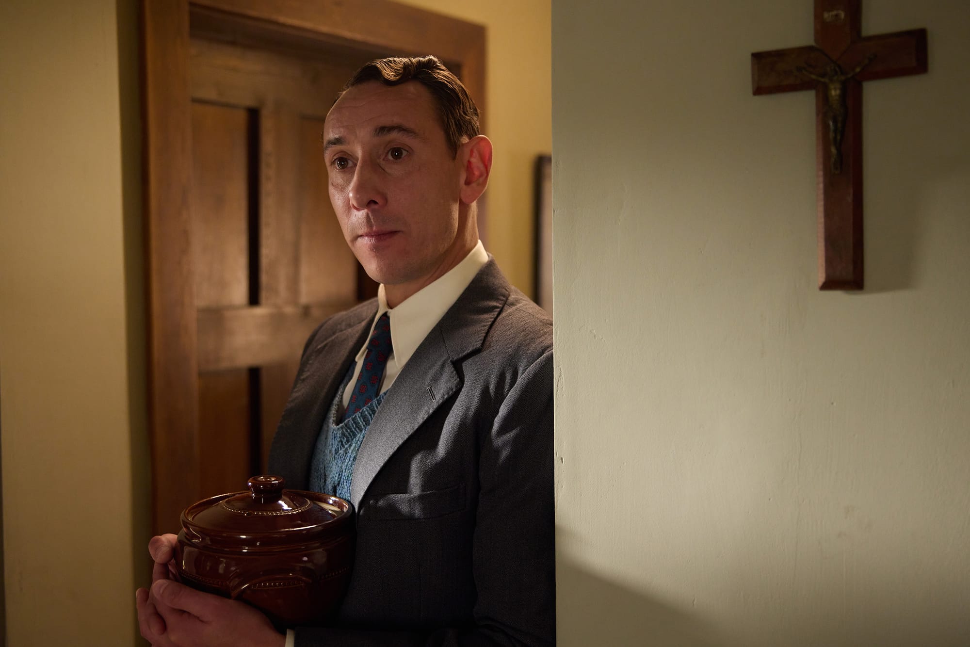 Al Weaver as Leonard Finch in 'Grantchester' Season 9