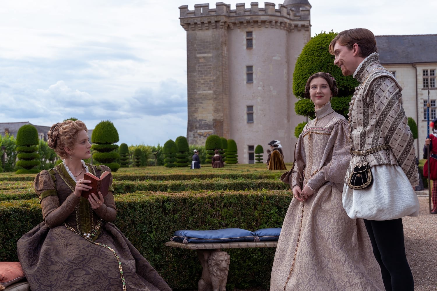 Margot (Philippine Velge), Cici of Austria (Lilea le Borgne) and King Charles IX (Bill Milner).