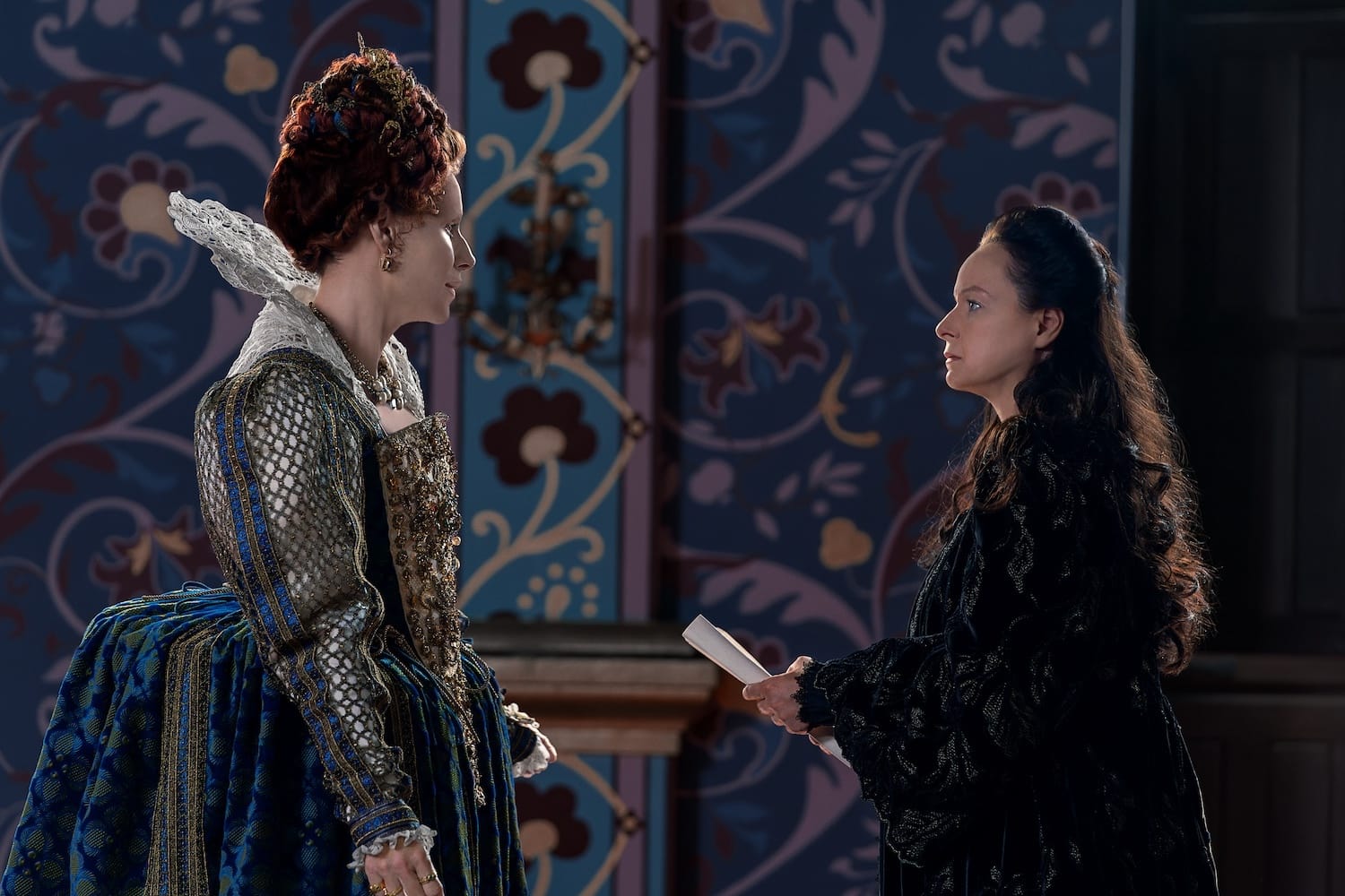 Queen Elizabeth I (Minnie Driver) and Catherine (Samantha Morton)
