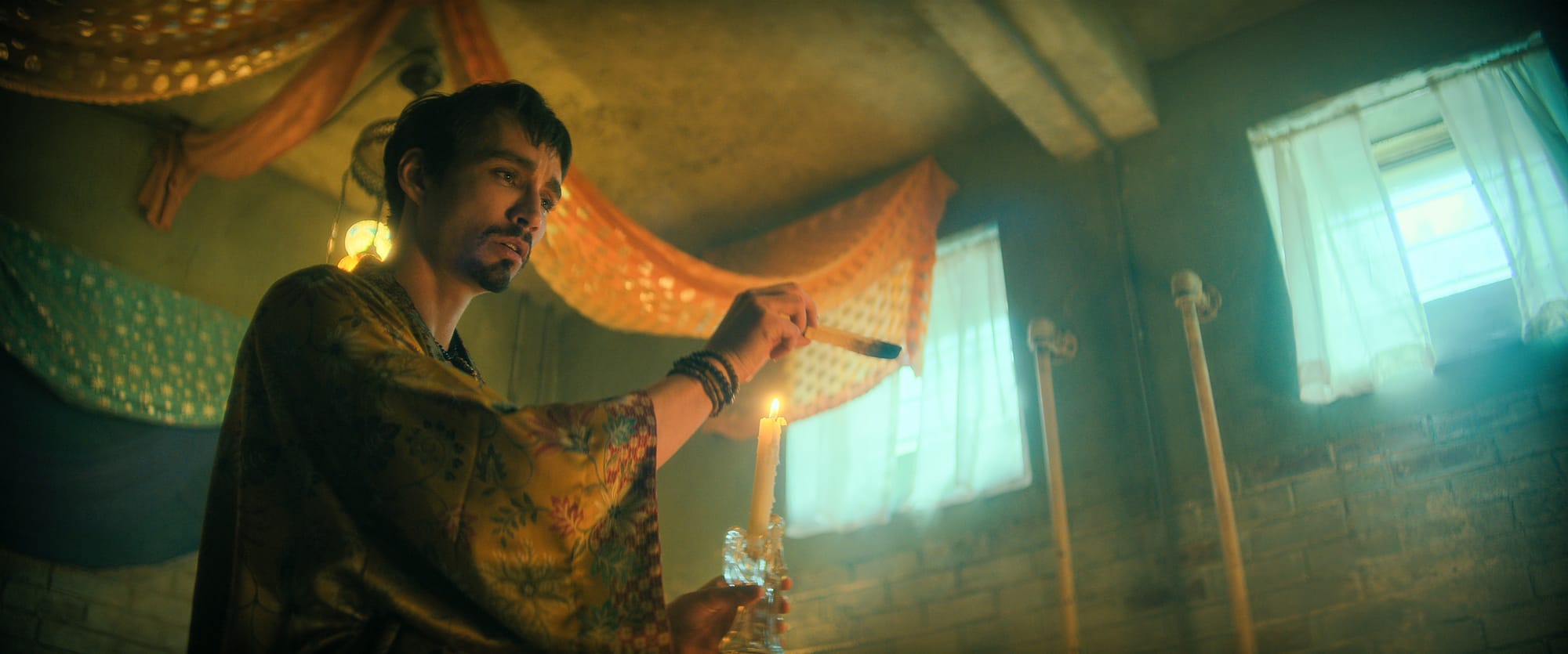 Robert Sheehan as Klaus Hargreeves in 'The Umbrella Academy' Season 4