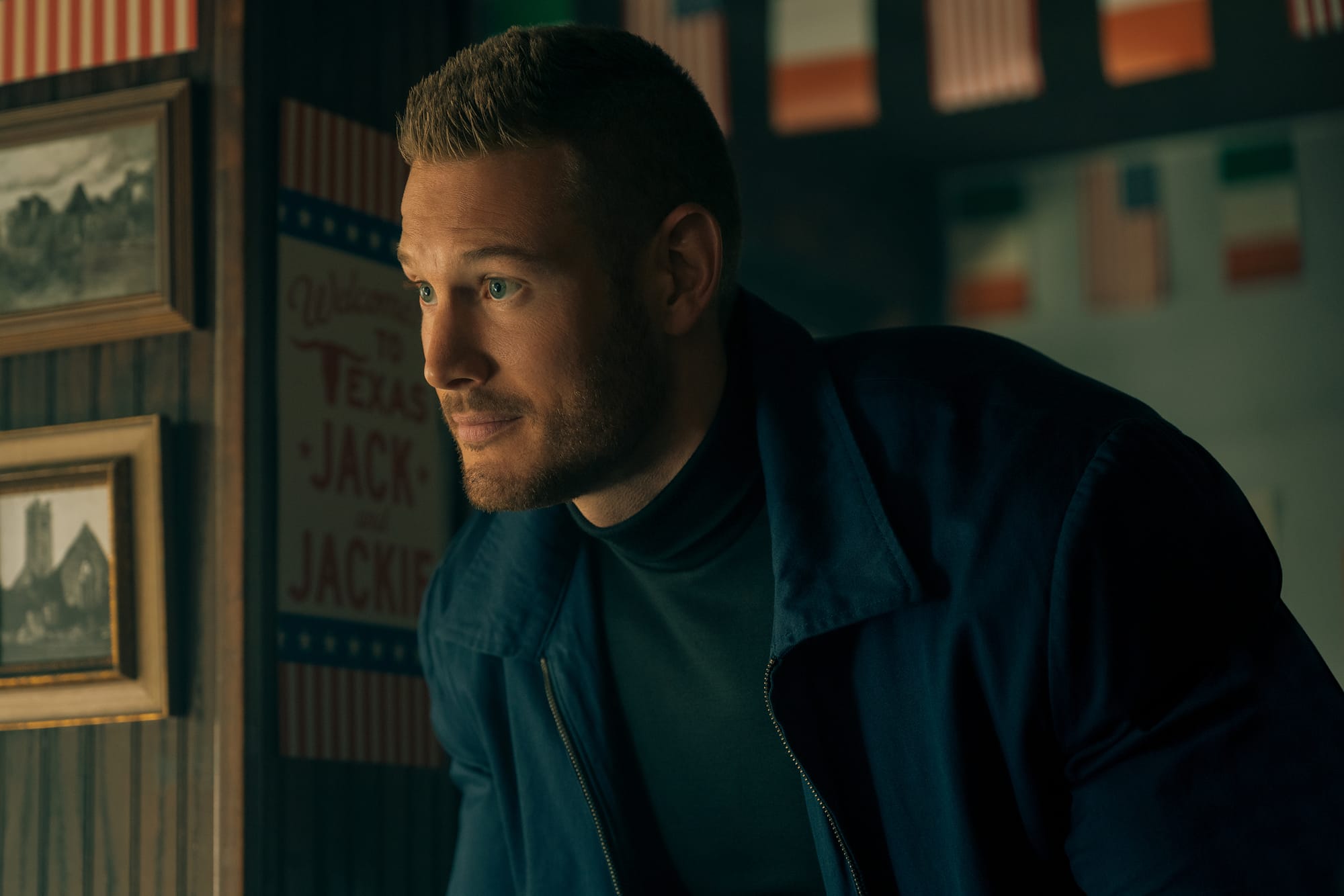 Tom Hopper as Luther Hargreeves in 'The Umbrella Academy' Season 2