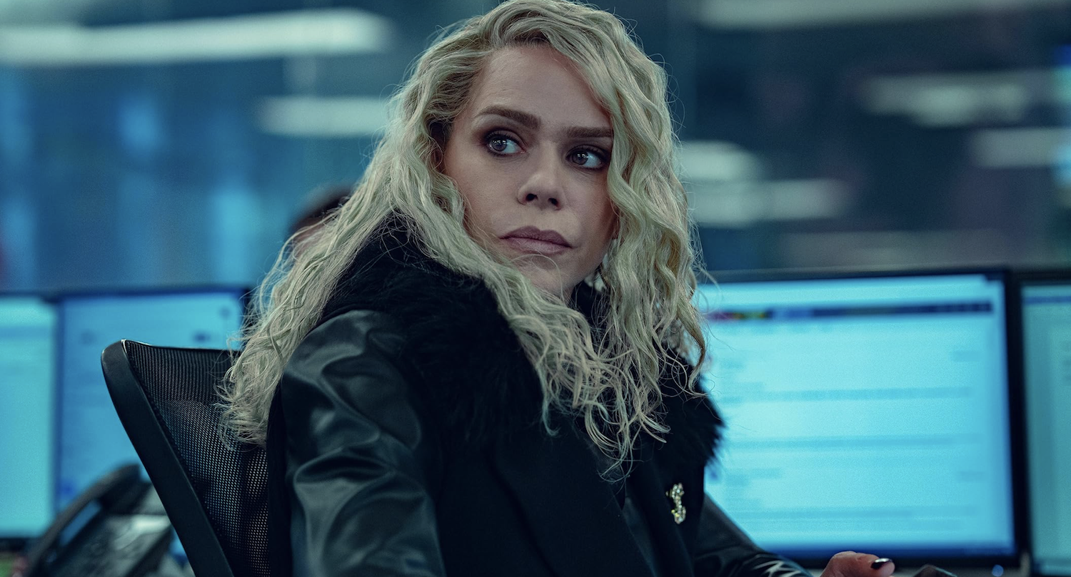 Sam MacAlister (Billie Piper).