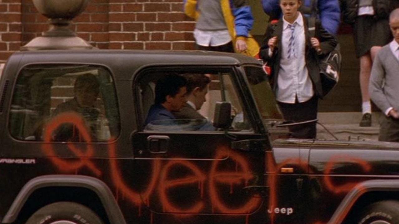 Aidan Gillen as Stuart, Craig Kelly as Vince, and Charlie Hunnam as Nathan and their jeep in 'Queer as Folk'