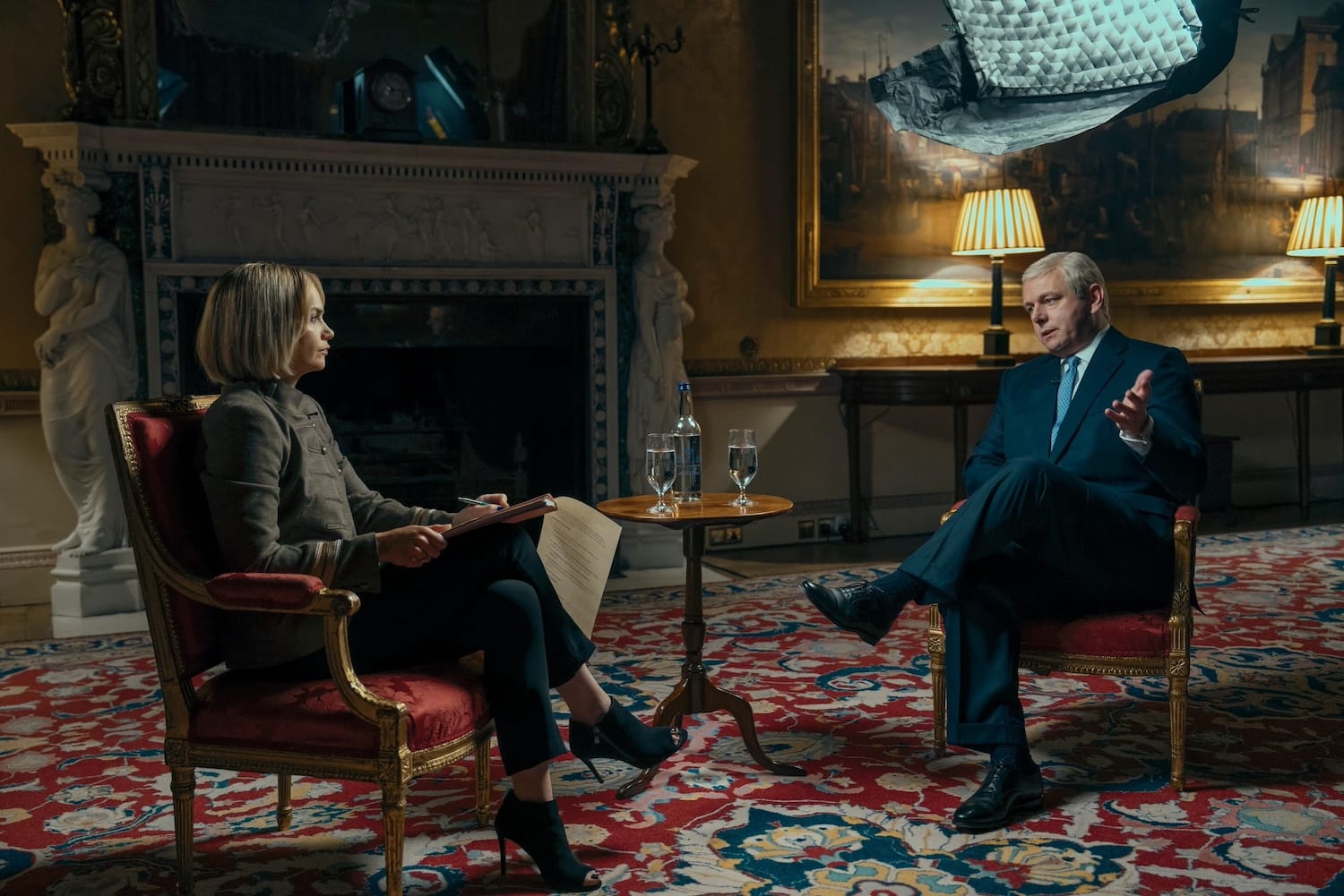 Emily Maitlis (Ruth Wilson) interviews Prince Andrew (Michael Sheen).