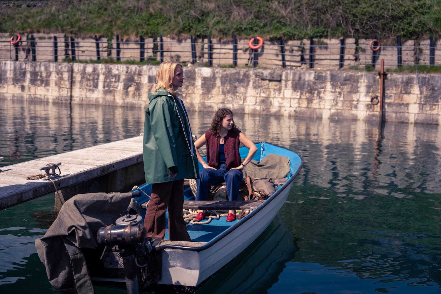 Spies Amy Camm (Elizabeth Connick) and Charlotte Tyson (Georgina Beedle).