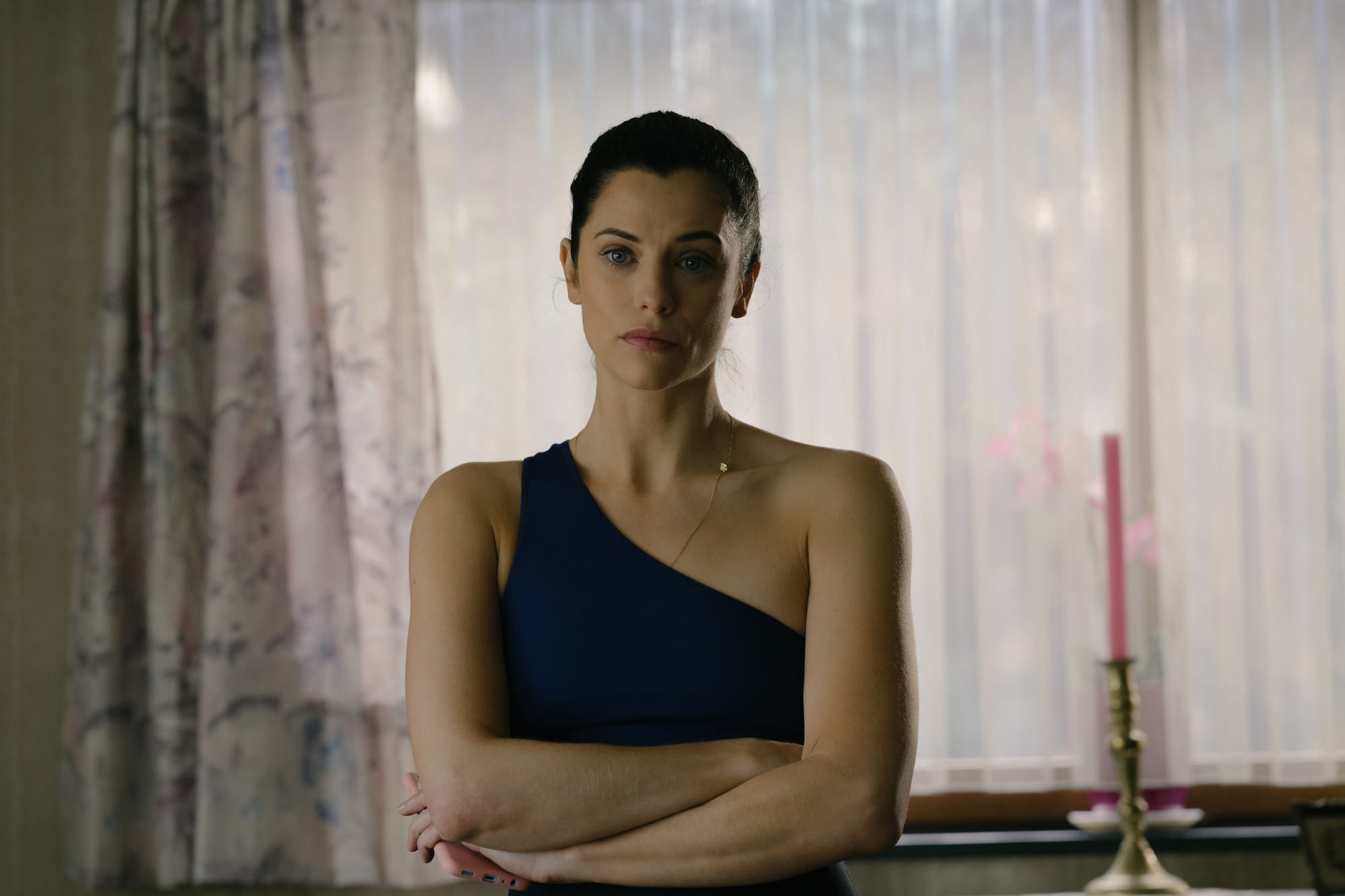 Jessica De Gouw as Becka in 'The Couple Next Door' Season 1