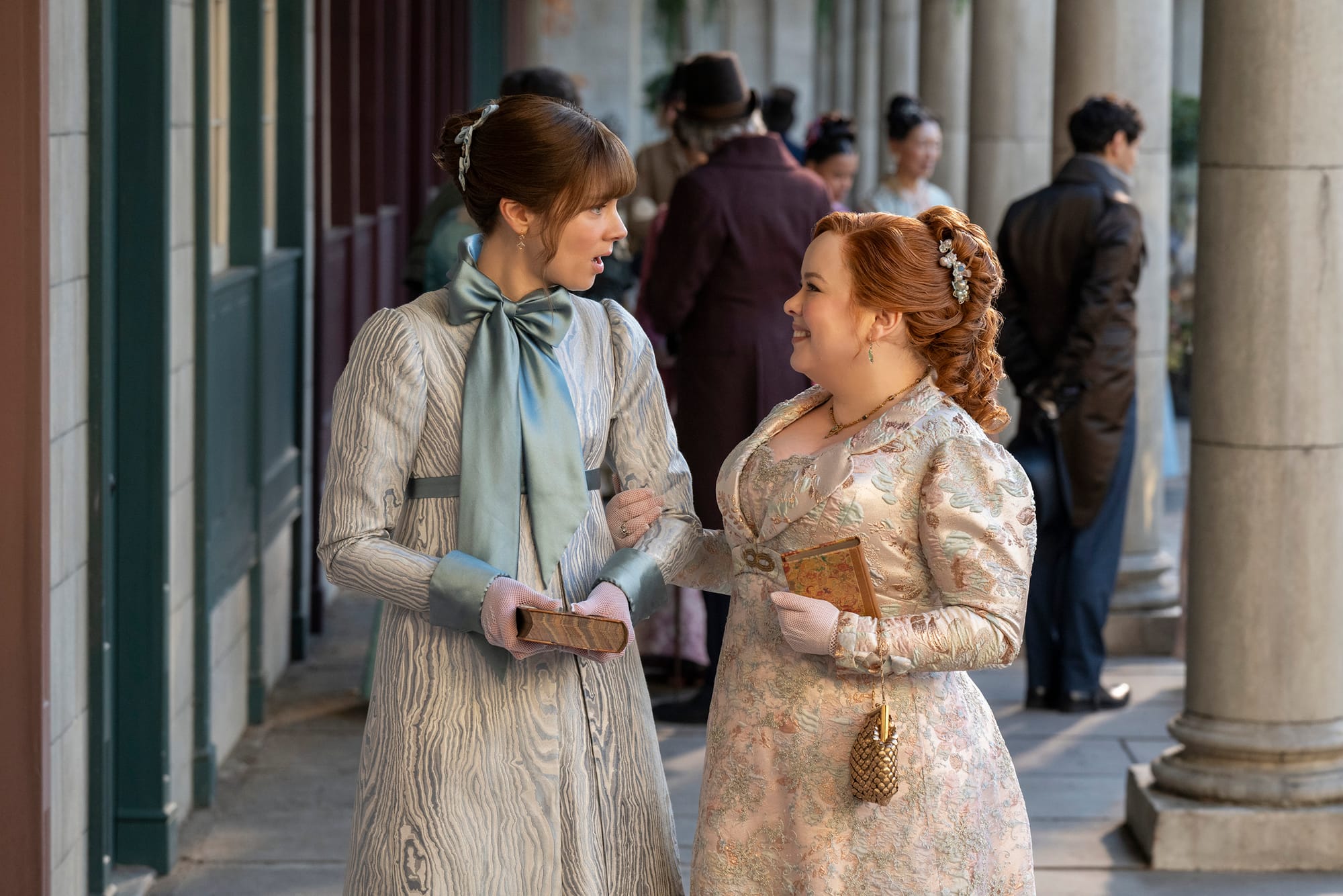 Claudia Jessie as Eloise Bridgerton, Nicola Coughlan as Penelope Featherington in Bridgerton Season 4