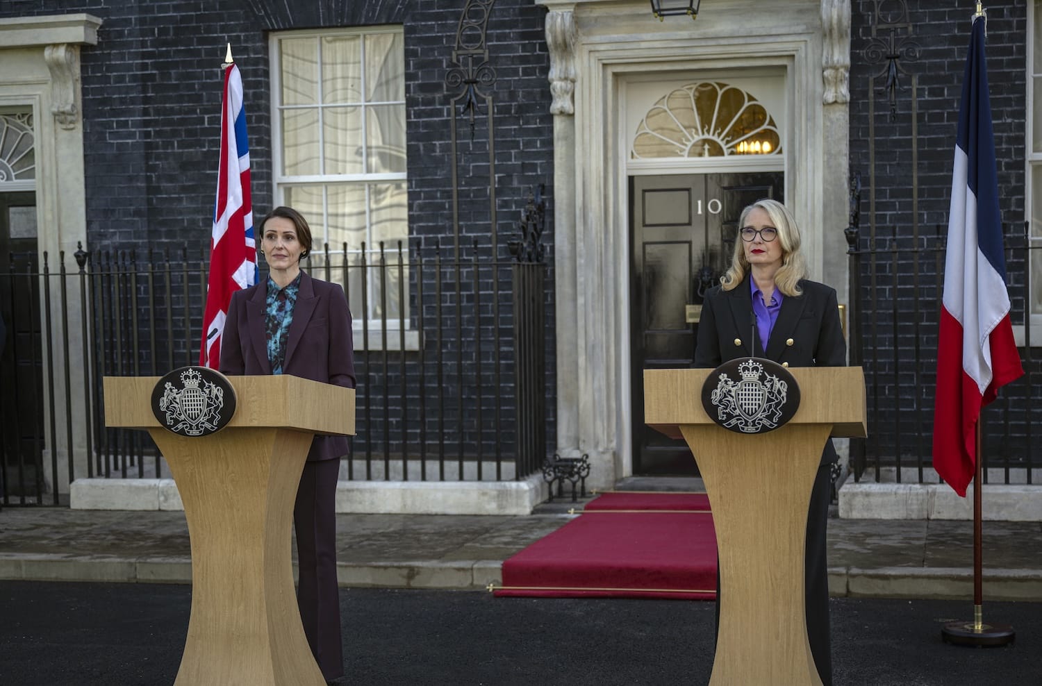 Suranne Jones and Julie Delpy in "Hostage"