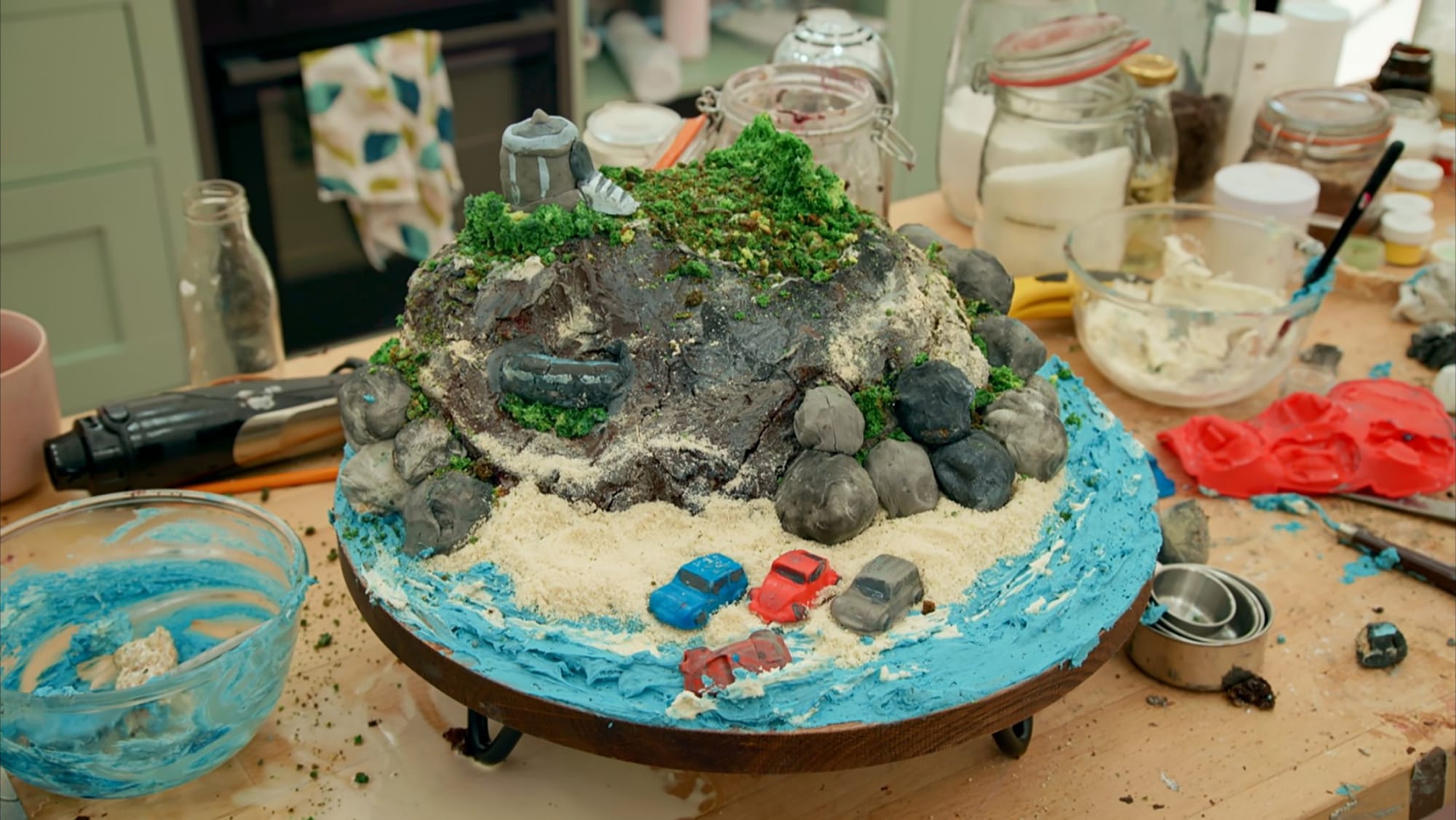 Iain's Its All Downhill From Here Showstopper from 'The Great British Baking Show' Season 16's Cake Week