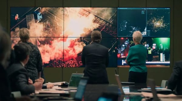 Robert Carlyle as Robert Sutherland and Victoria Hamilton as Anna Marshall in COBRA Season 1