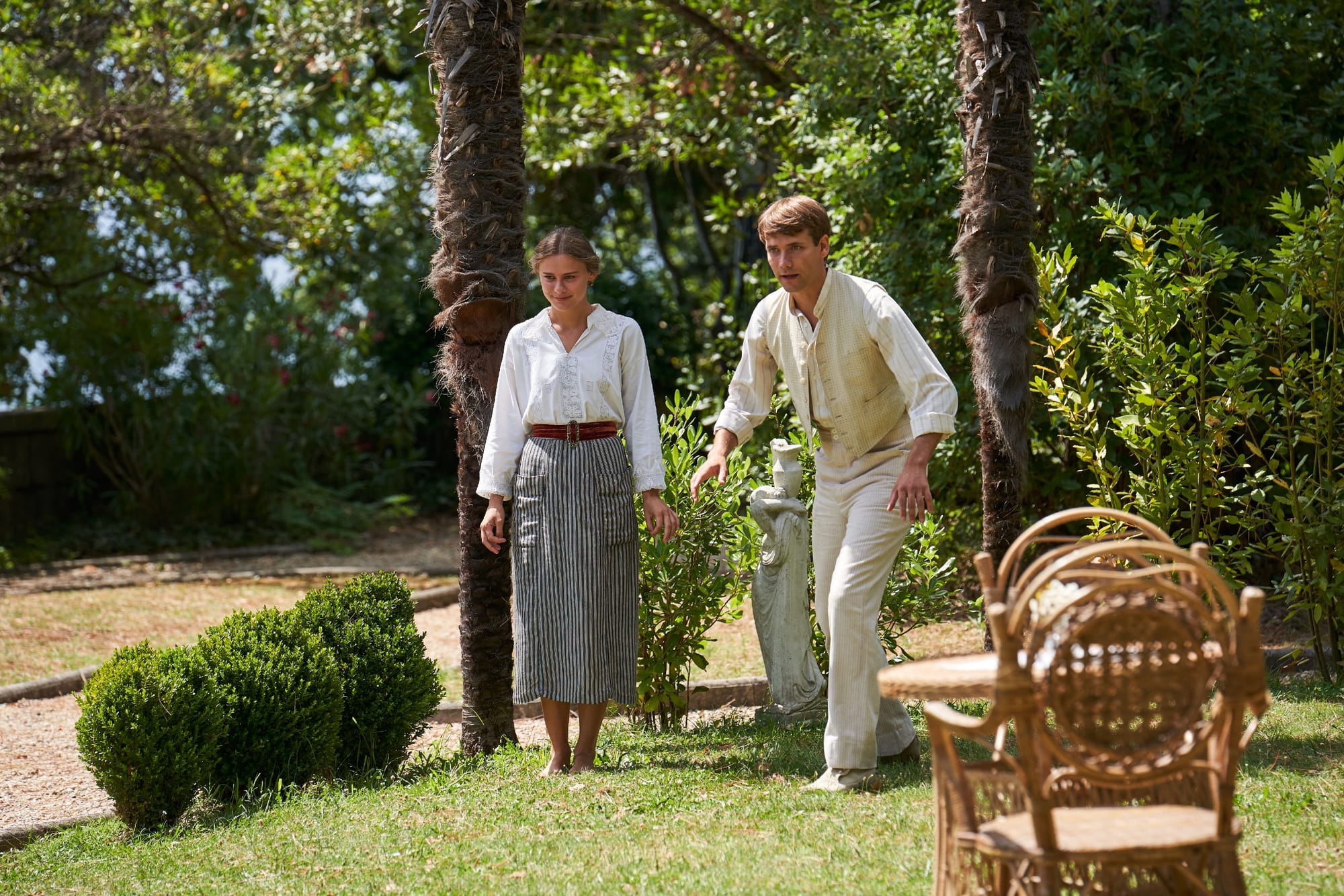 Oliver Dench as Lucian Ainsworth and&nbsp;Louisa Binder as Constance March in 'Hotel Portofino' Season 1